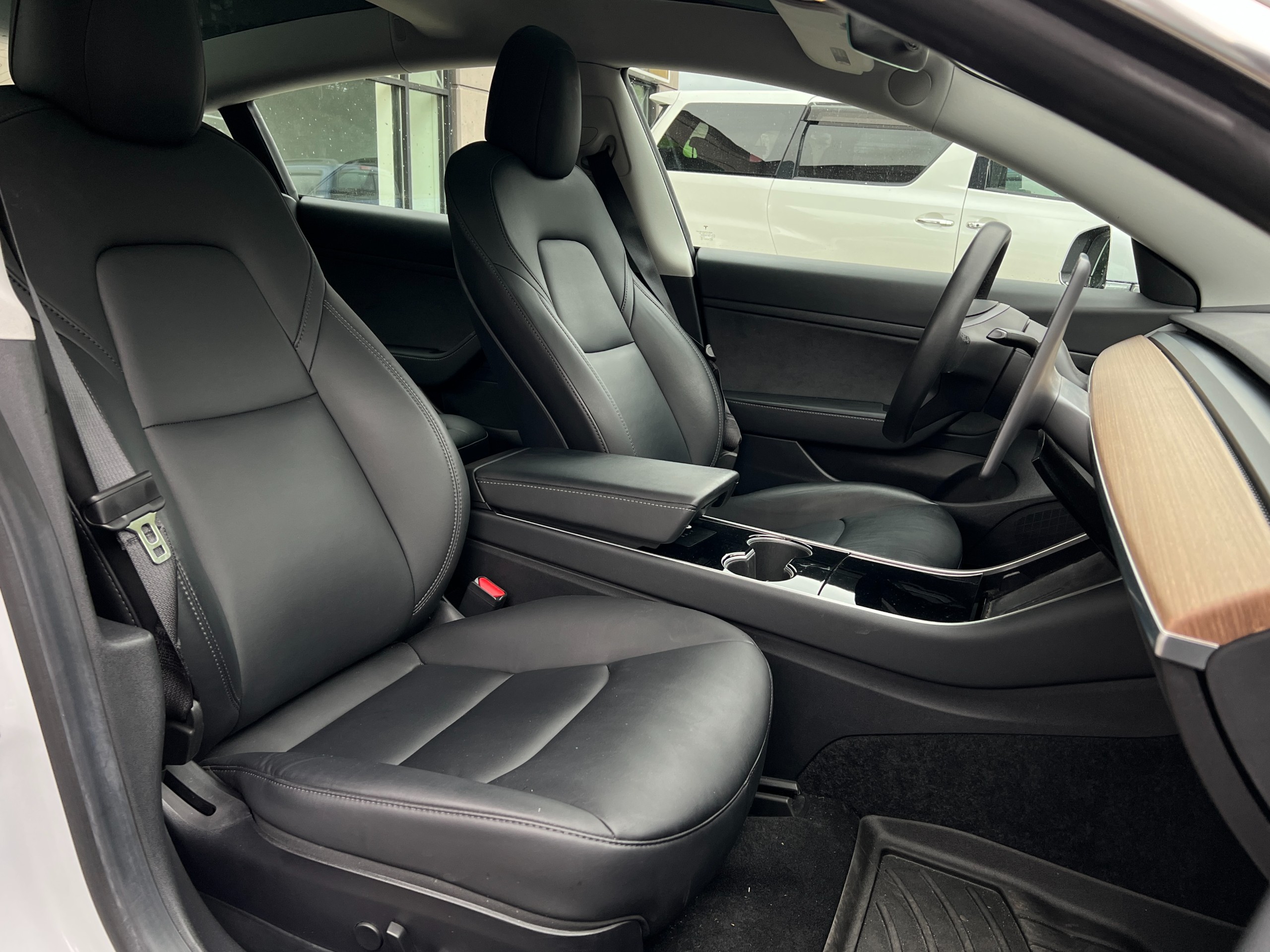 2020 Tesla model 3 sr+ |clean title |BC Local - Image 13